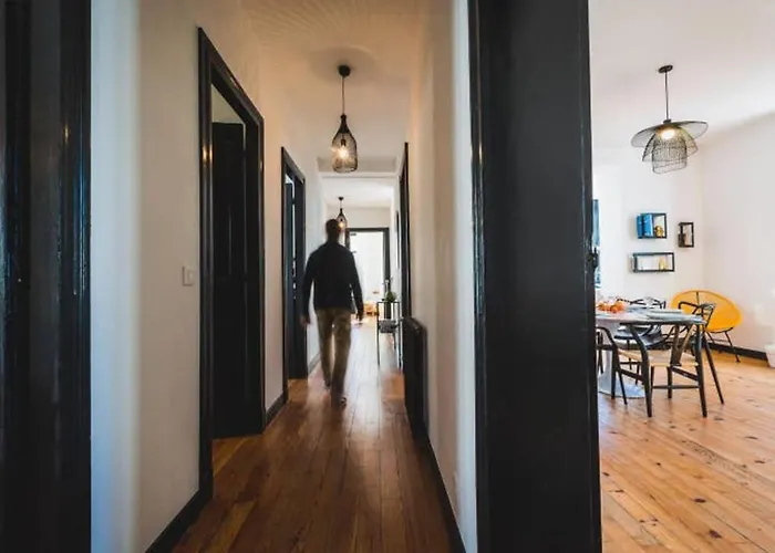 London Avenue Keyweek Center With Balcony And Parking * Биарриц