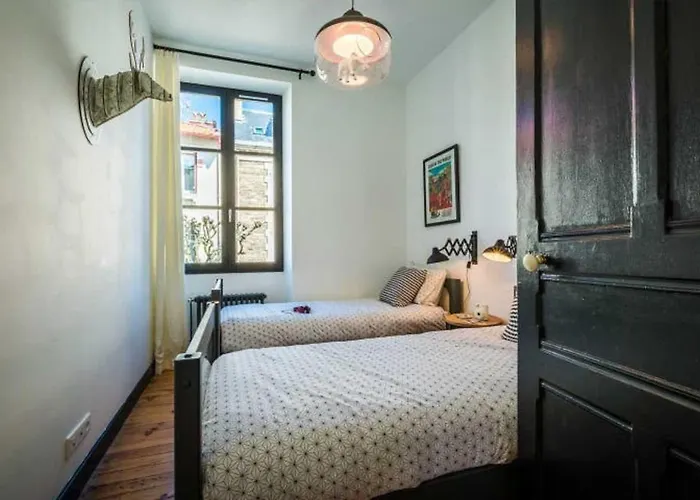 London Avenue Keyweek Center With Balcony And Parking * Биарриц