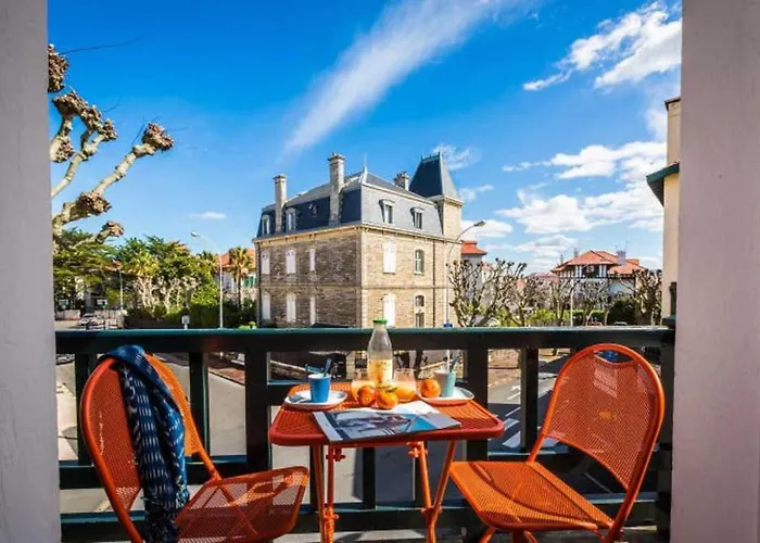 London Avenue Keyweek Center With Balcony And Parking