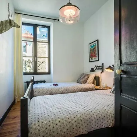 London Avenue Keyweek Center With Balcony And Parking * Biarritz